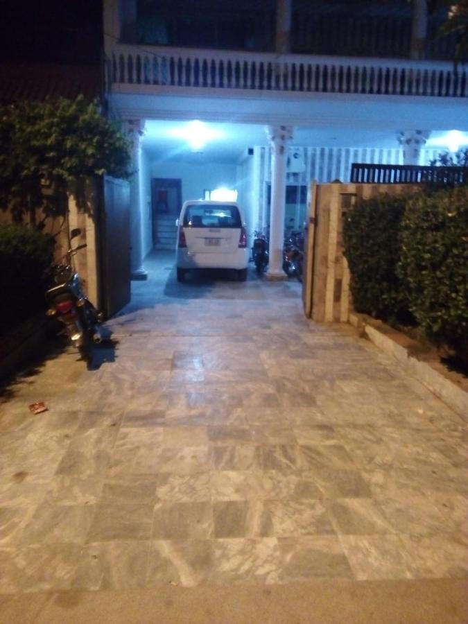New City Lodges Guesthouse อิสลามาบัด ภายนอก รูปภาพ