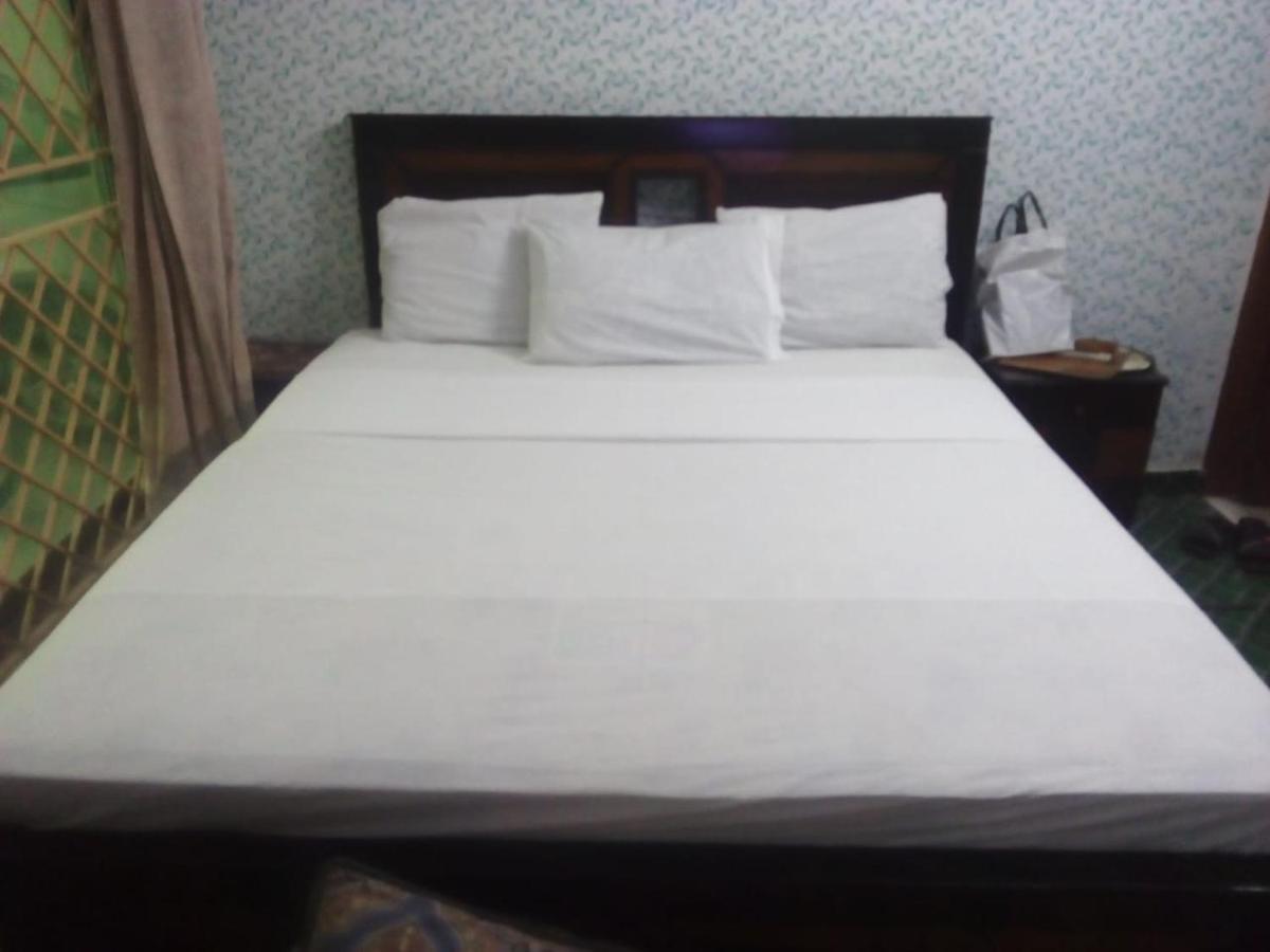 New City Lodges Guesthouse อิสลามาบัด ภายนอก รูปภาพ